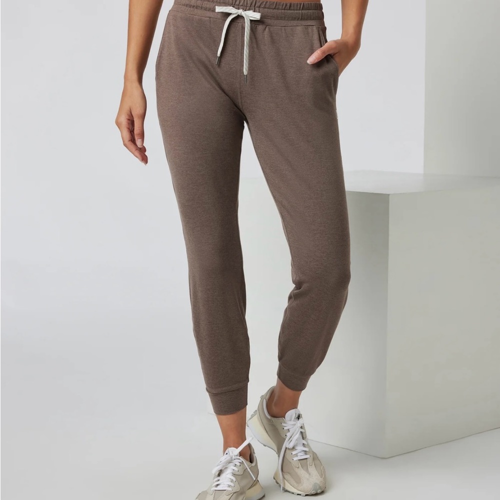 Vouri Performance Jogger in Fossil Heather, size small regular length.